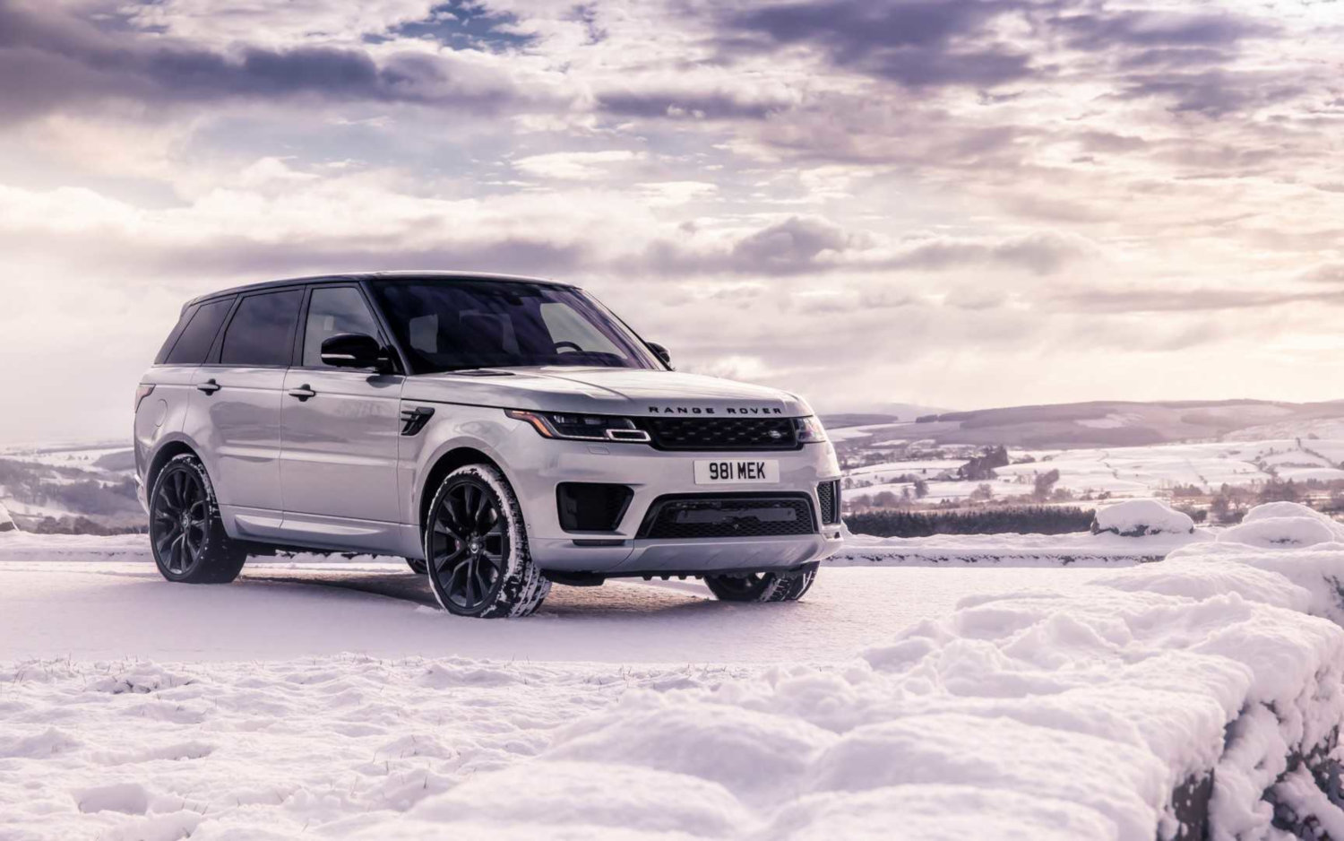 Comparison Land Rover Range Rover Sport HST 2020 vs Porsche